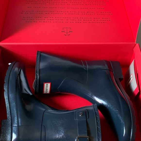 NEW RARE HUNTER Refined Short Gloss Rain Boots NAVY Size 7 - Picture 12 of 16